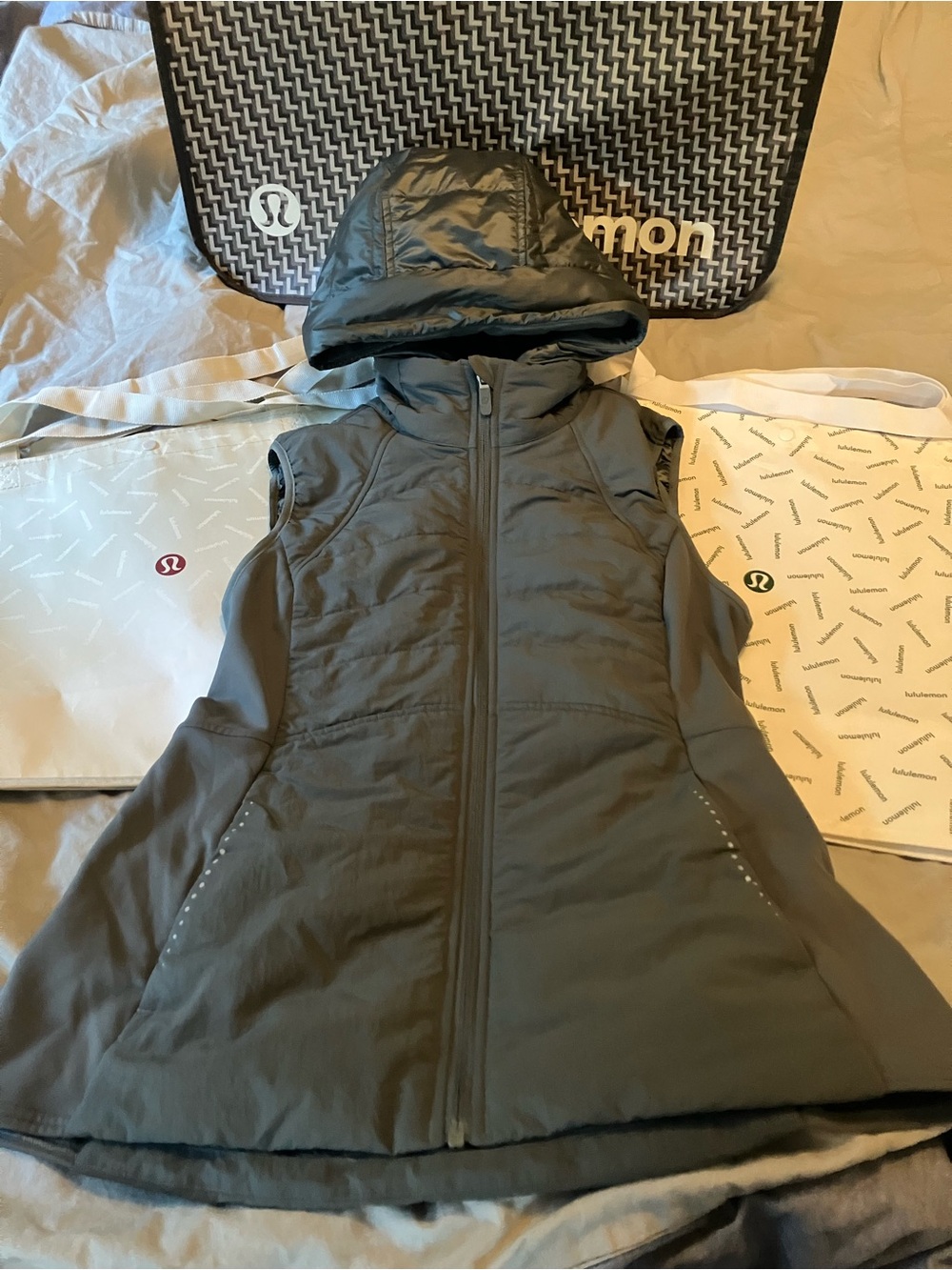 NWT Lululemon Another Mile Vest, Sz 6, Onyx Grey